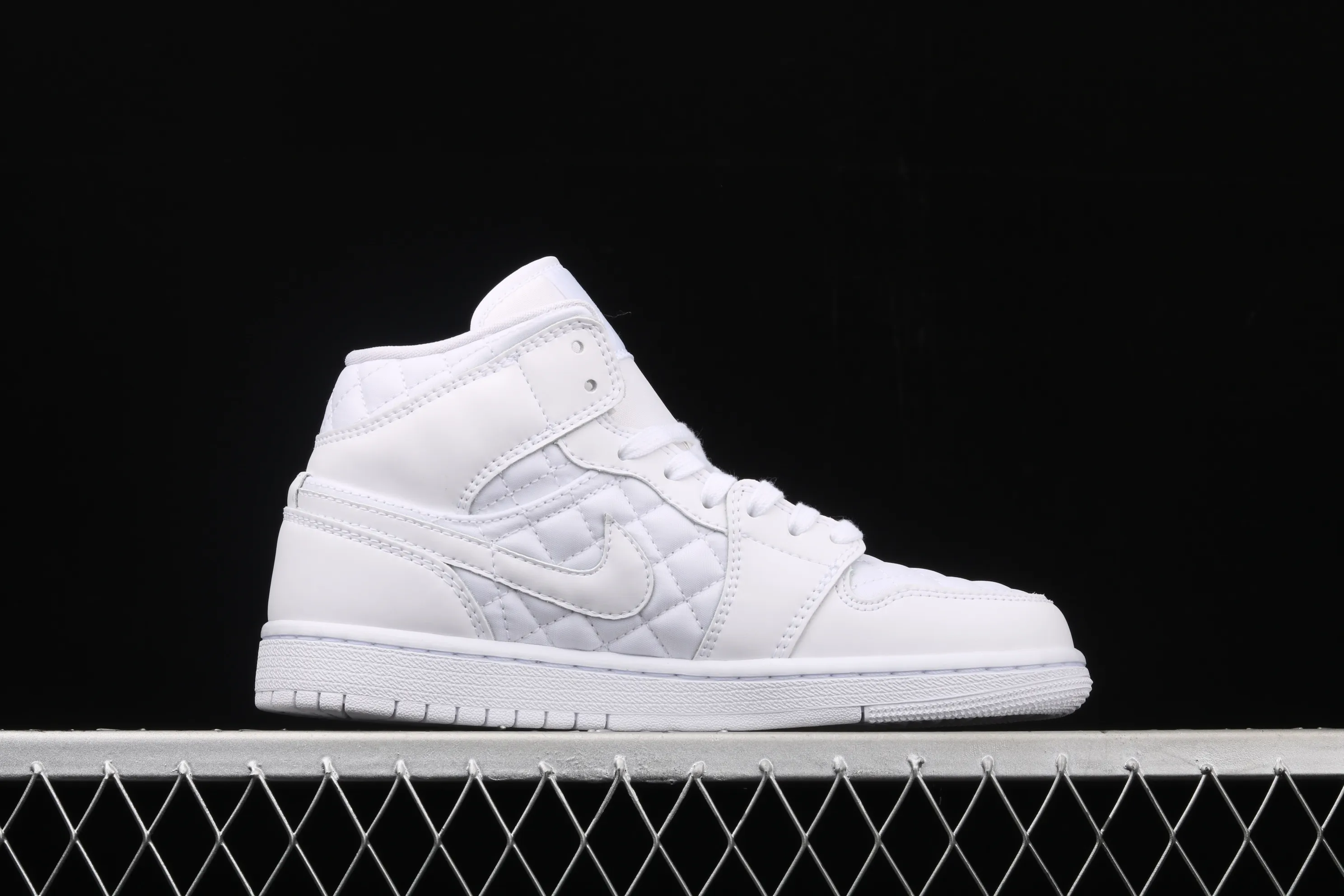 All Categories Air Jordan Jordan Series Basketball Shoes Air Jordan 1 Mid Air Jordan 1 Mid "Quilted White" AJ1 Joe 1 White Diamond "Little Chanel" Mid-top Versatile Casual Sports Shoes DB6078-100